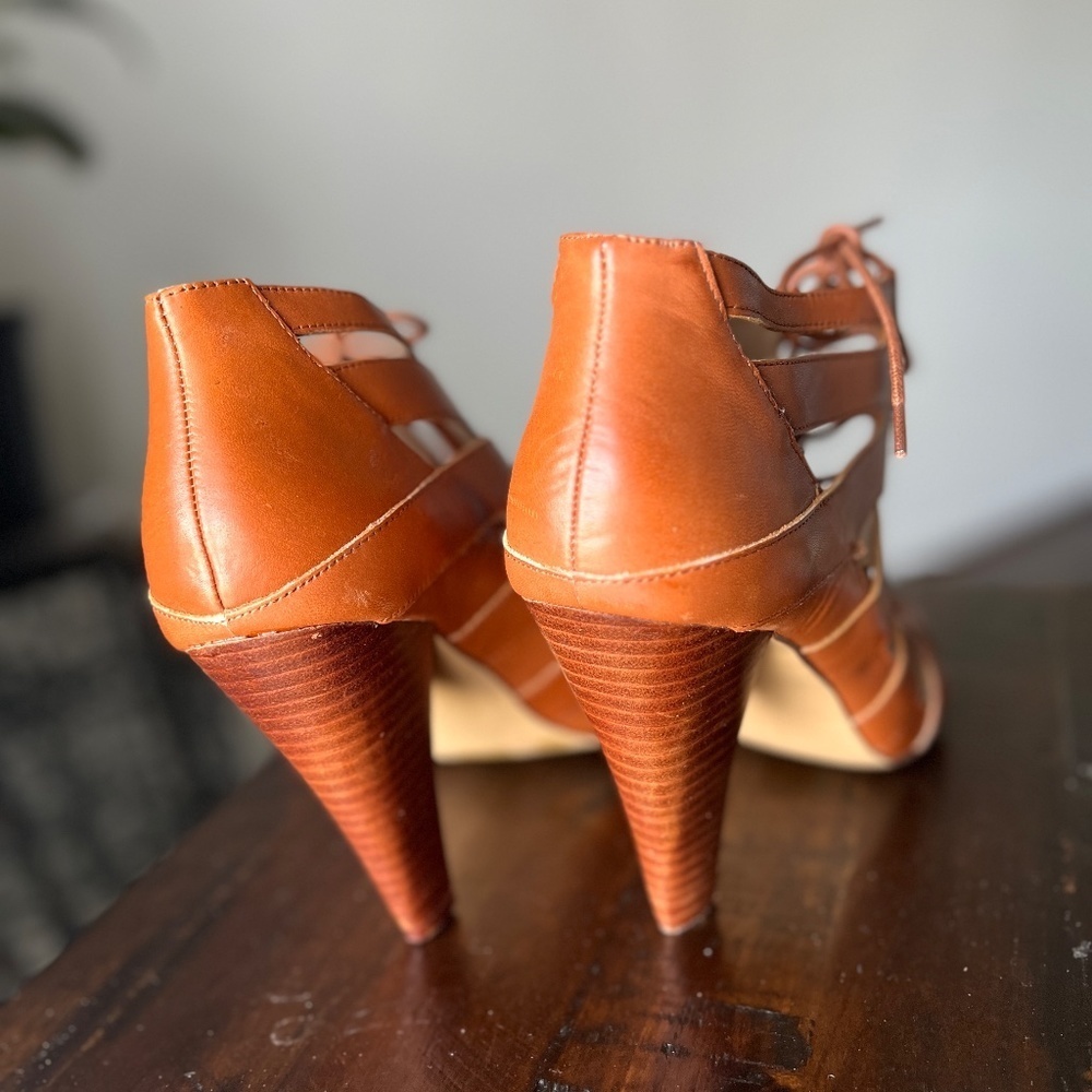 BCBGeneration Giles Leather Lace Up Bootie Heels Shoe brown Women's Size 10B/40 - Picture 6 of 7
